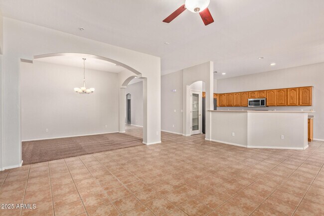 Building Photo - 13508 W Alvarado Dr
