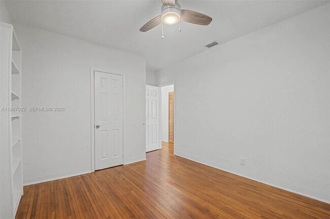 Building Photo - 7601 SW 59th Ct