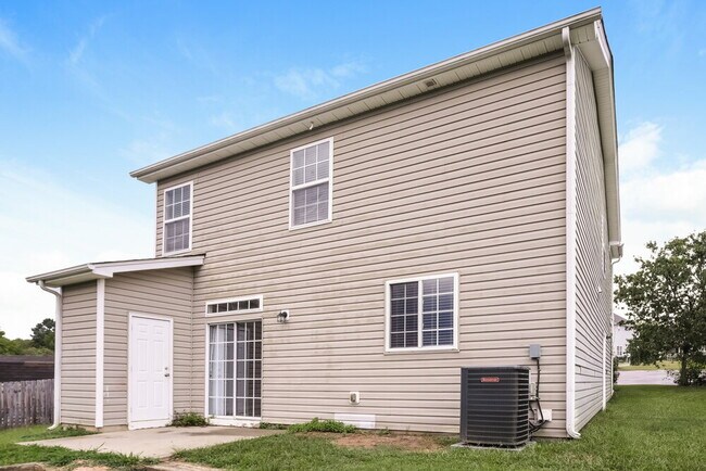 Building Photo - 5200 Tant Cir