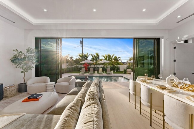 Building Photo - 220 S Swinton Ave