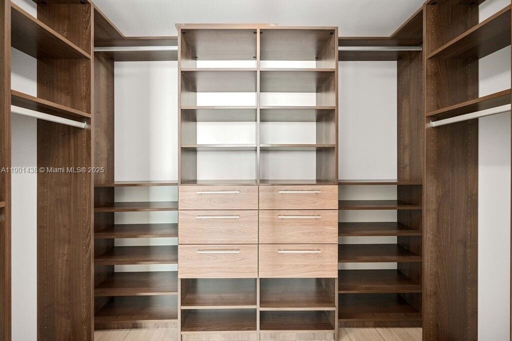 Building Photo - 650 NE 32nd St