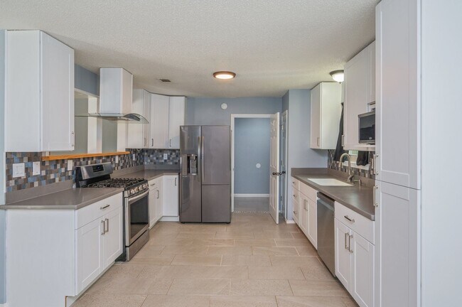 Building Photo - Completely Renovated Home in Niceville!