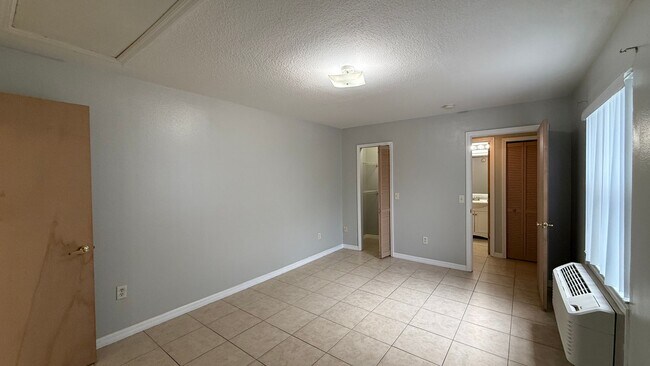 Building Photo - 627 Orchid Dr