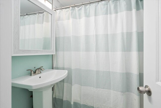 Building Photo - 322 Bayshore Dr