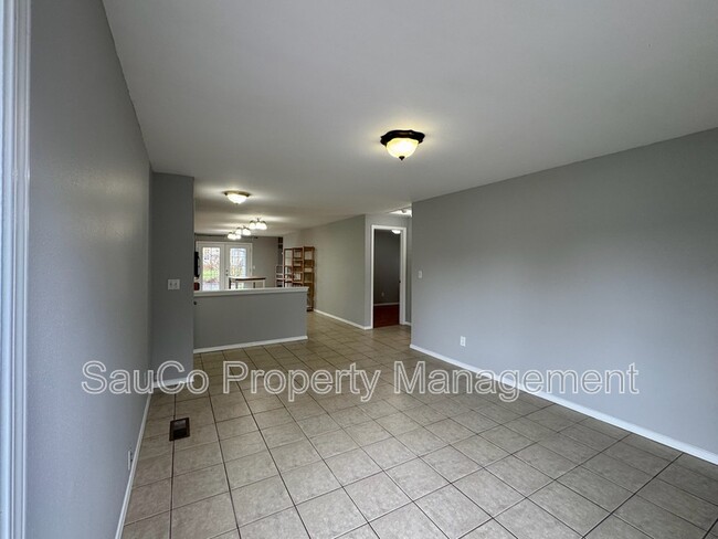 Building Photo - 1734 NE Bryant St