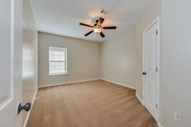 Building Photo - 3 Bed + 3 Bath - Spacious Duplex