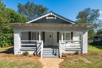 Building Photo - Renovated Gem with Space & Style in Bessemer