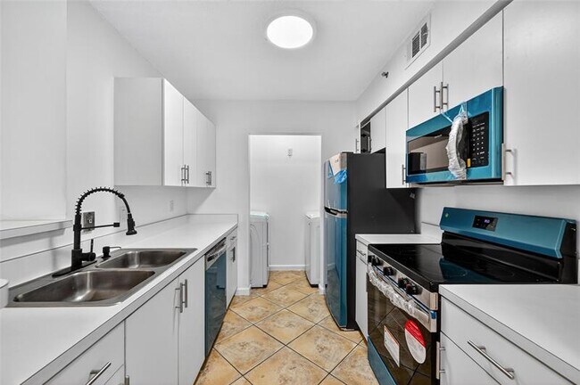 Building Photo - 2011 Renaissance Blvd