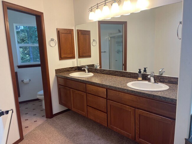 Building Photo - Gorgeous custom built home