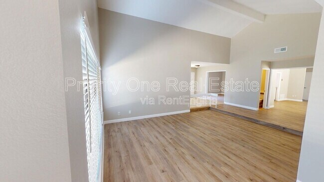 Building Photo - 17410 St Andrews Dr