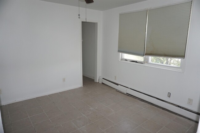 Building Photo - 327 41st St