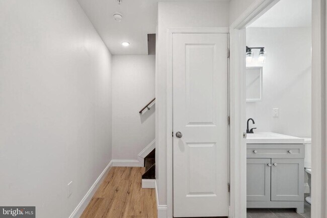 Building Photo - 1701 Point Breeze Ave