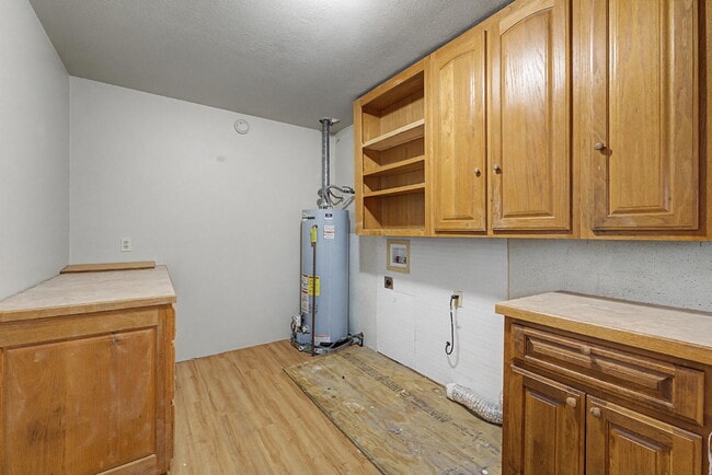 Building Photo - 910 S 28th St