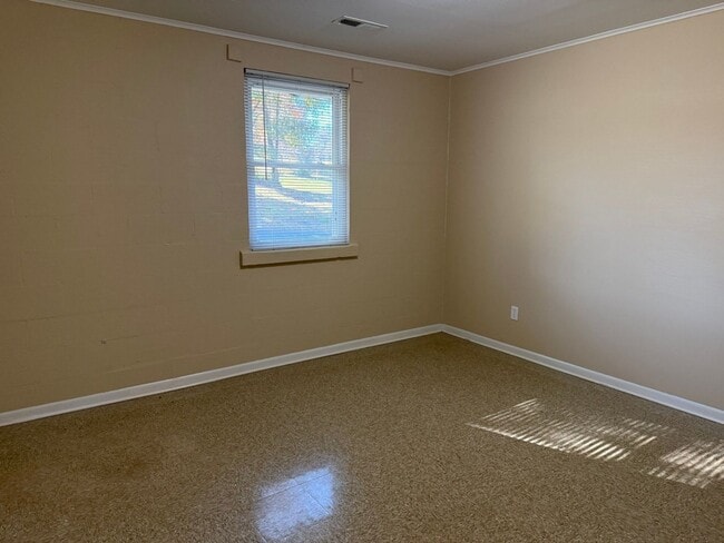 Building Photo - 5200 John Hall Rd