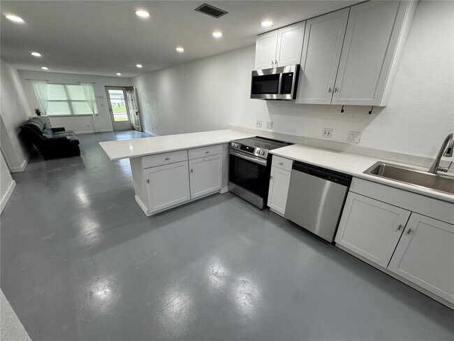 Building Photo - 5720 13th Ave N