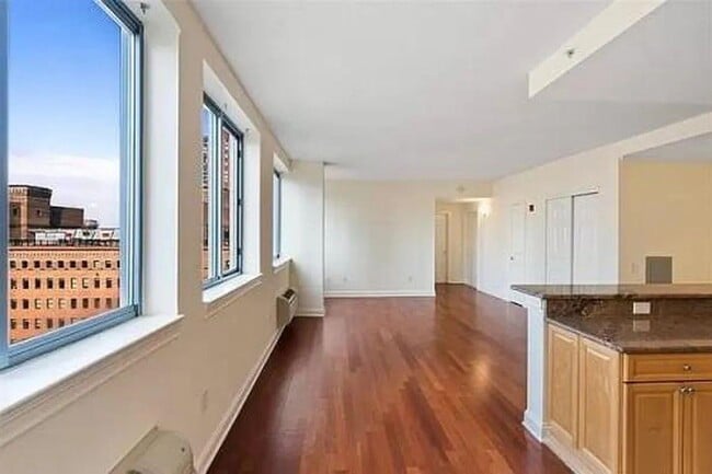 Building Photo - 311 Washington St