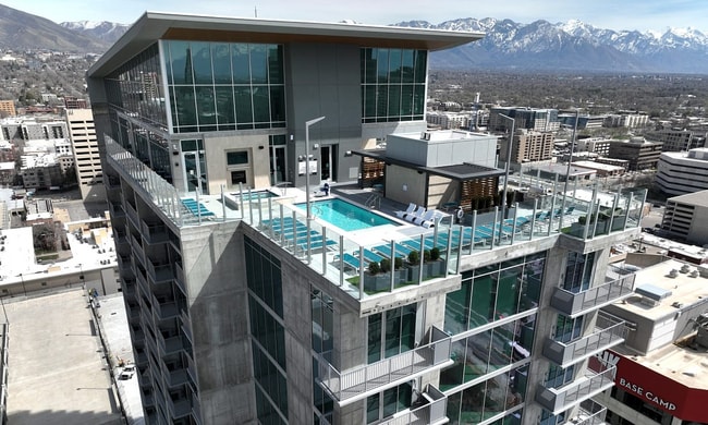 Building Photo - 151 S State St