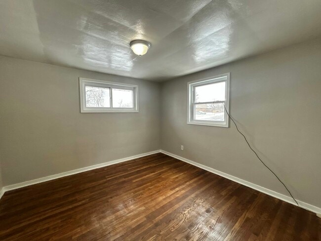 Building Photo - 215 Erhardt Dr