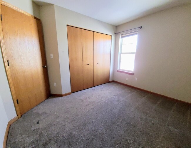 Building Photo - 1805 Deer Path