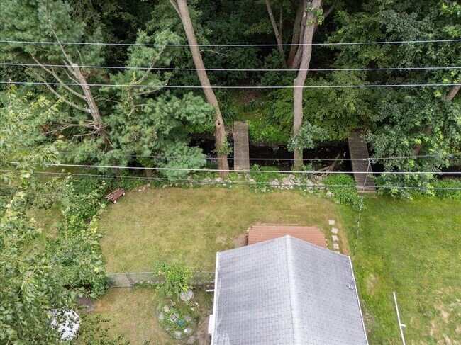 Building Photo - 9535 Listeria St