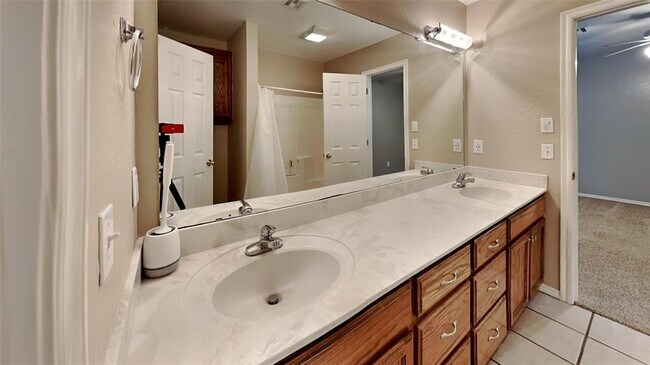 Building Photo - 1590 Deerwood Tr