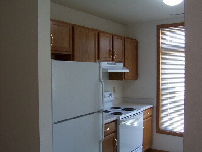 Building Photo - Furman Somerset Apartments