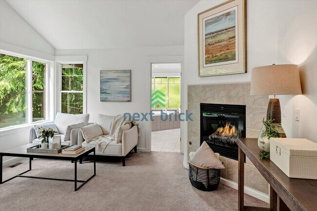 Building Photo - Spacious Home in Desirable Bellevue Neighb...