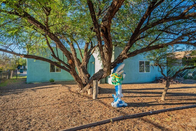 Building Photo - 436 E Waverly St