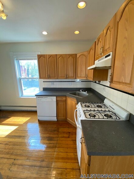 Building Photo - 25 Everett St