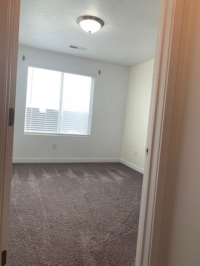 3rd bedroom - 14937 S Messi St