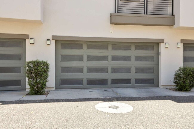 Building Photo - Sophisticated Camelback Corridor Tri-Level Townhome now available!