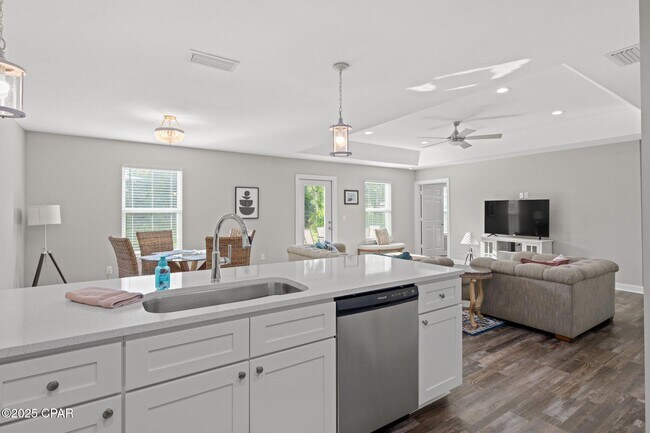 Building Photo - 1709 Hickory Ave