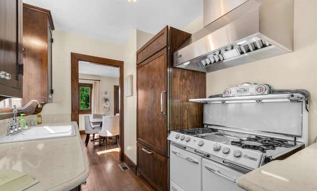 Primary Photo - 852 Laveta Terrace