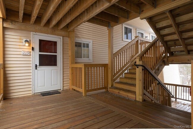 Building Photo - 219 Fox Run Ln