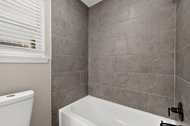 Building Photo - Newly Renovated Home In Grapevine Ready To Be Yours!!!!