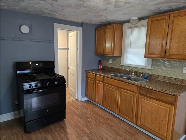 Building Photo - 36 Crawford St