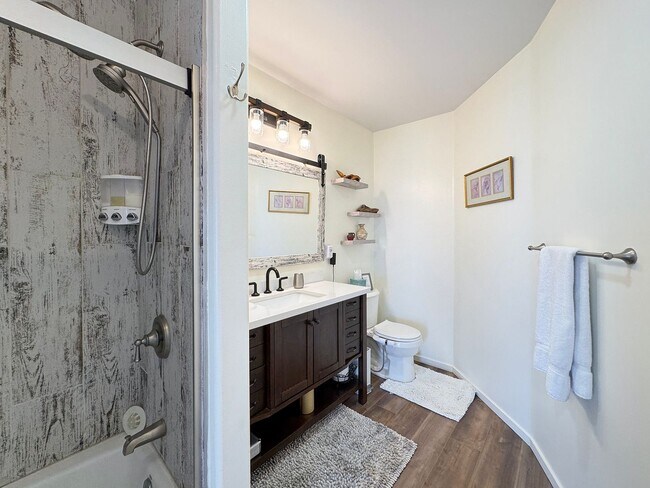 Building Photo - Stunning Home for Lease in Diamond Point