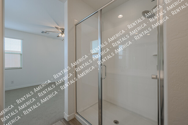 Building Photo - 5938 N 90th Dr