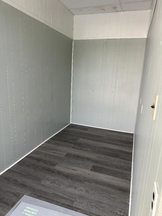 Building Photo - 752 Main St