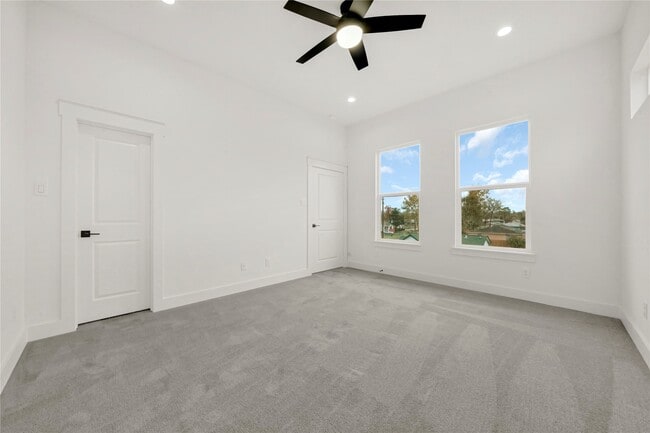 Building Photo - 4916 Lavender St