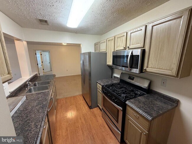 Building Photo - 651 Burtons Cove Way
