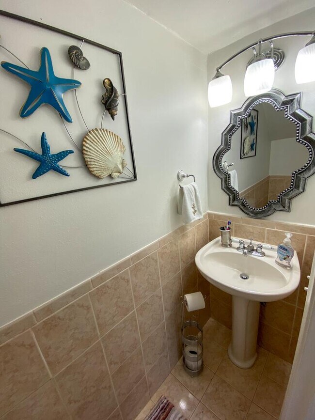 Building Photo - 2221 W 52nd St