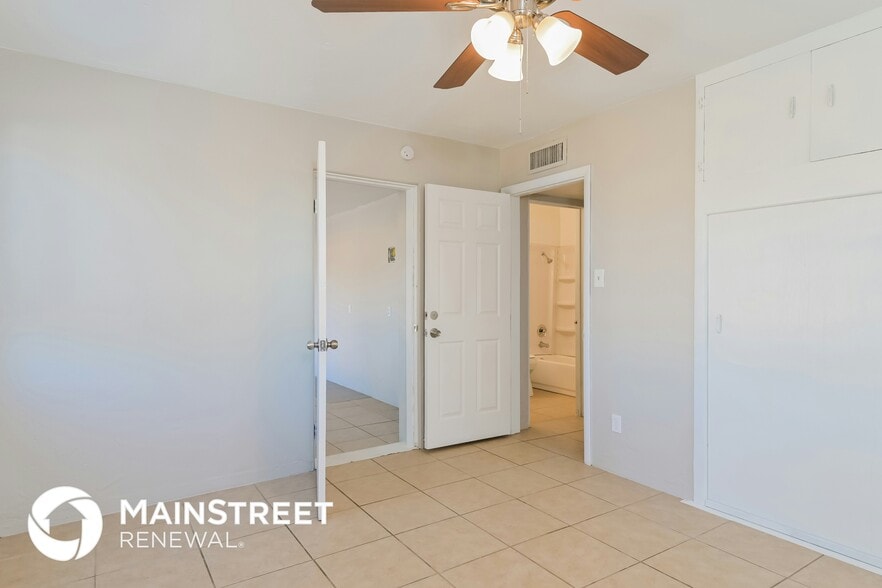 Building Photo - 2407 E Beverly Dr