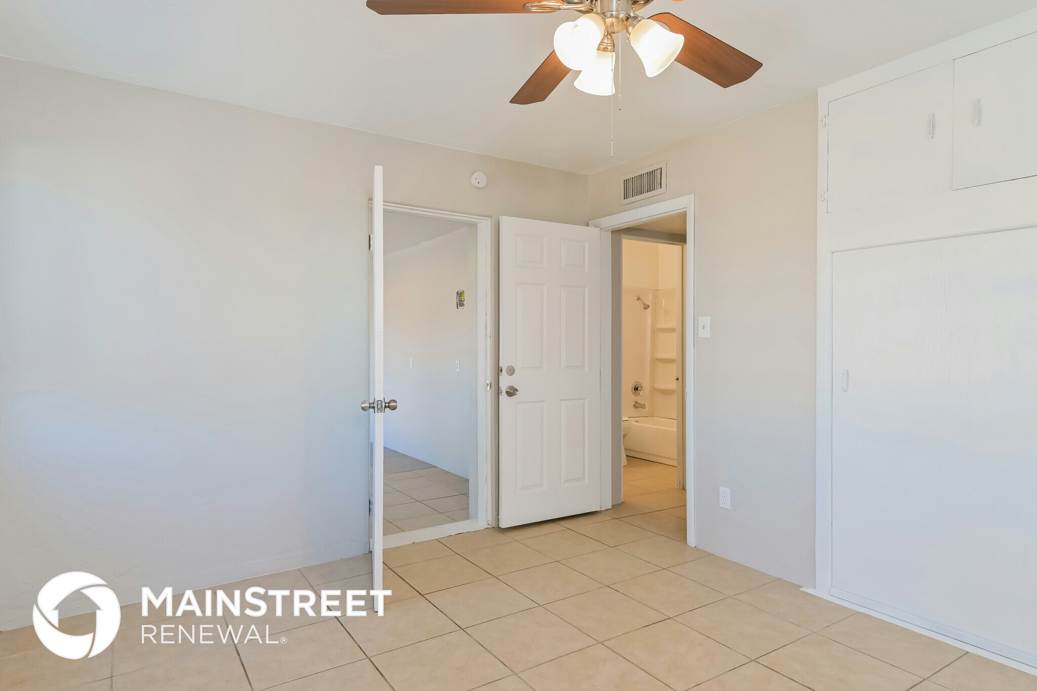 Building Photo - 2407 E Beverly Dr