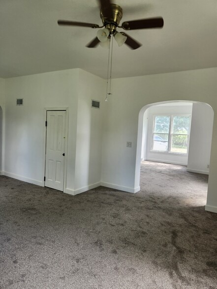 Living area - 1738 Racine Ave