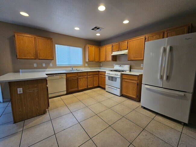 Building Photo - Spacious 4BD/3BA Home with Mountain Views in Las Vegas!