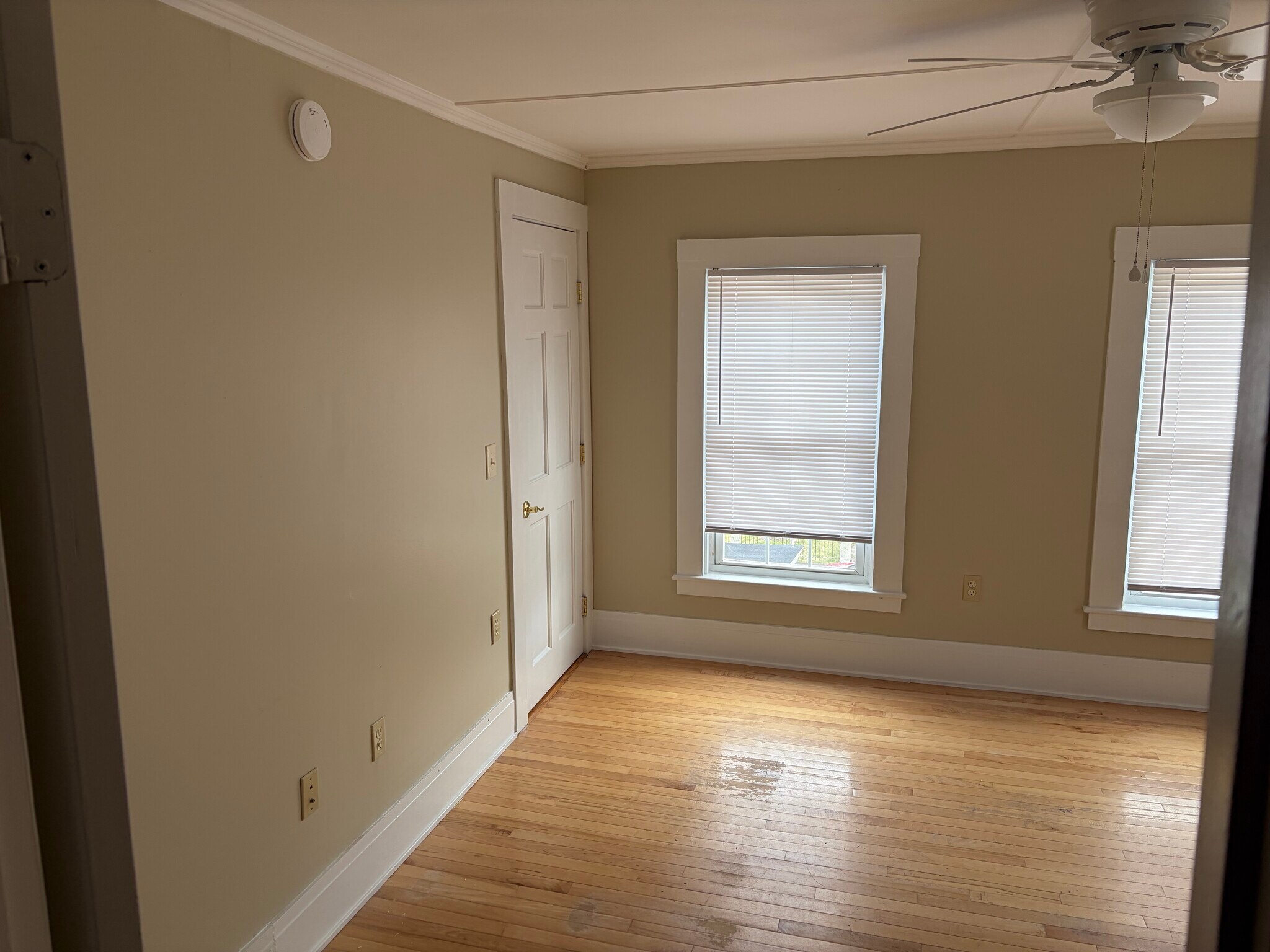 Building Photo - 53 N Spring St