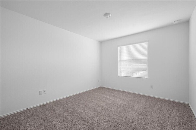 Building Photo - 325 Escondido Cir