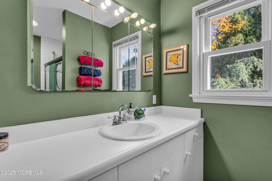 Building Photo - 2420 Cedar St