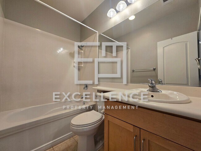 Building Photo - 2/2.5, 2 Car Tandem Garage, 2 En-Suite Bedrooms, Washer and Dryer - Japan Town